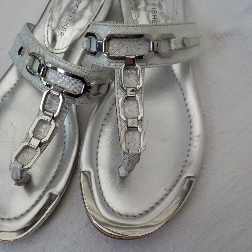 New Marc Fisher slide Sandals with Chain accent Silver White SZ 6